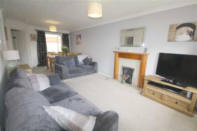 LOUNGE/DINING ROOM