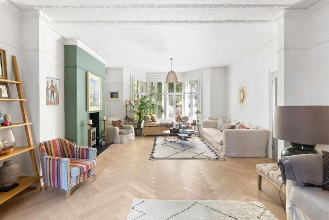 4 bed House for sale Image 3