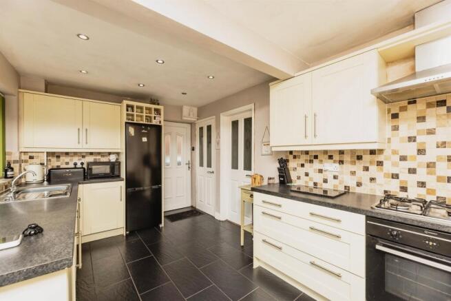 3 bed Semi-Detached for sale Image 5