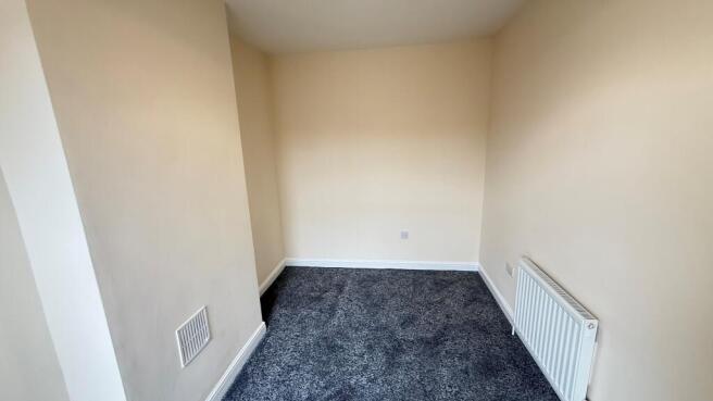 2 bed Terraced to rent Image 4