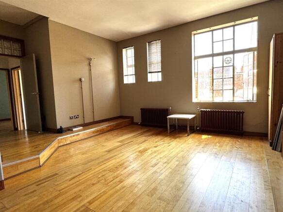 LOUNGE: