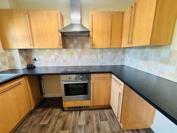 2 bed Flat for sale Image 5