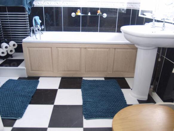Family Bathroo...