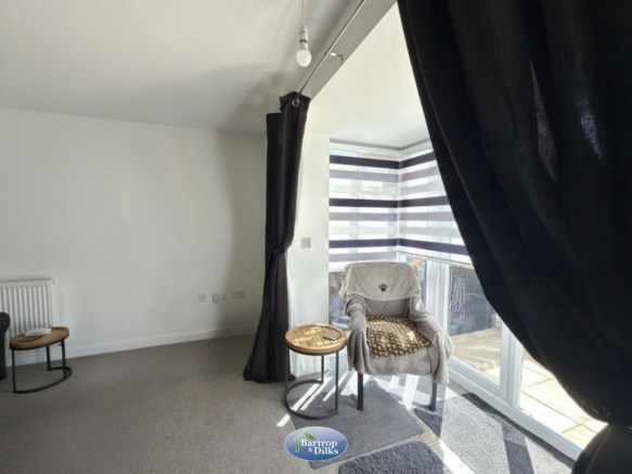 4 bed Semi-Detached for sale Image 12