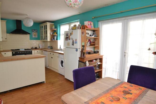 KITCHEN/DINING ROOM