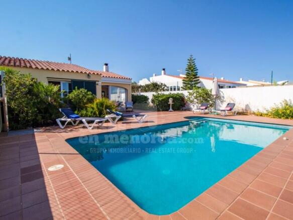 Villa with sea views in Cala Llonga