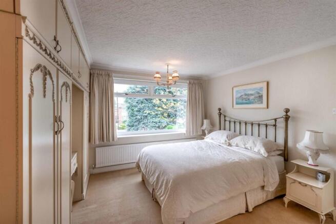 4 bed House for sale Image 12