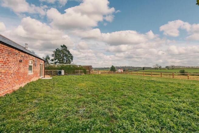 3 bed Barn Conversion for sale Image 12