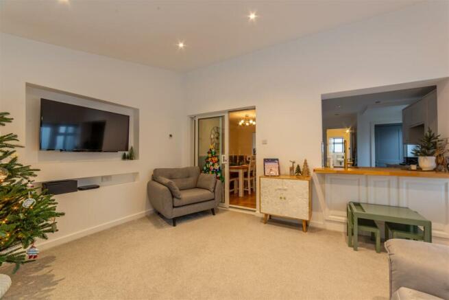 11 Hazel Close-18.jpg