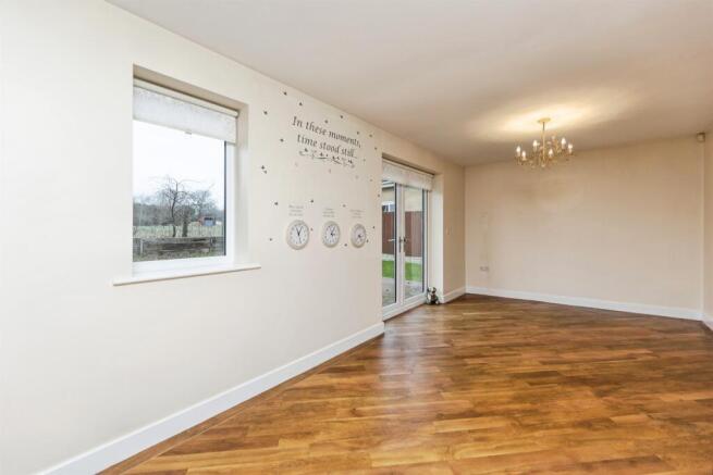 5 bed Detached for sale Image 4
