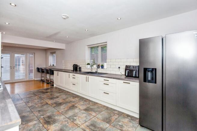 Kitchen/ Dining Room