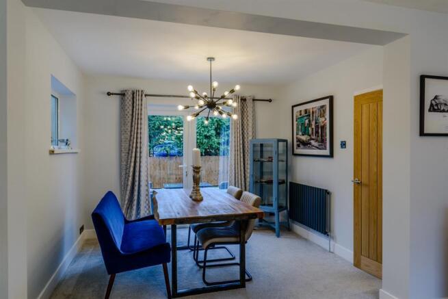 LOUNGE / DINING ROOM
