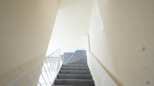 2 bed Semi-Detached to rent Image 8