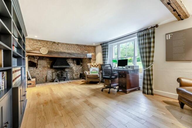 8608560-interior12.jpg