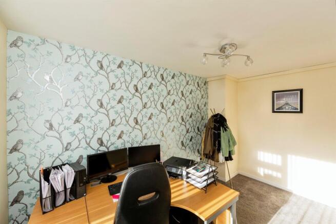 4 bed Semi-Detached for sale Image 9
