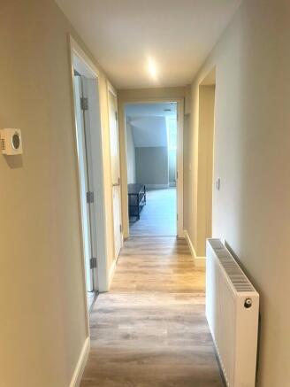 2 bed Apartment to rent Image 5