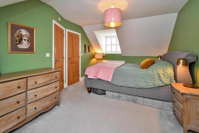 5 bed Detached for sale Image 10