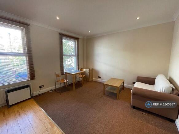 Livingroom/ Kitchen