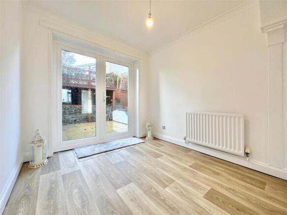14 Summerlands Close 4.JPG