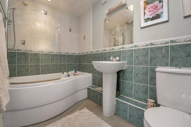 ENSUITE BATHROOM