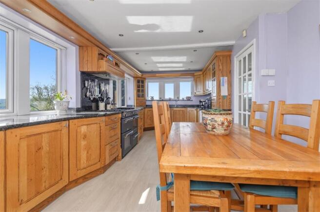 5 bed Detached Bungalow for sale Image 8