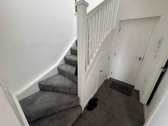 2 bed Flat to rent Image 10