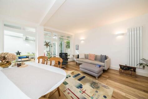 Airlie Gardens, Kensington