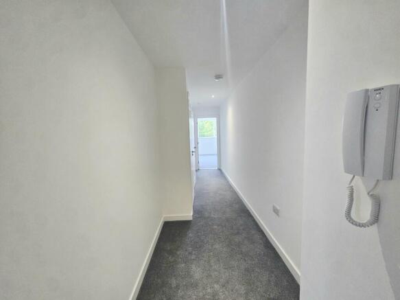 2 bed Apartment to rent Image 6