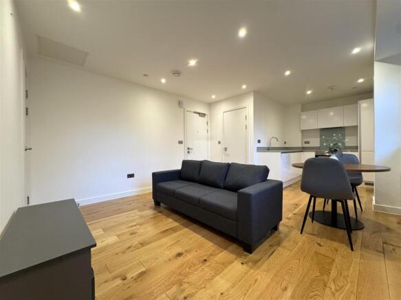 Living area pic 6.jpeg