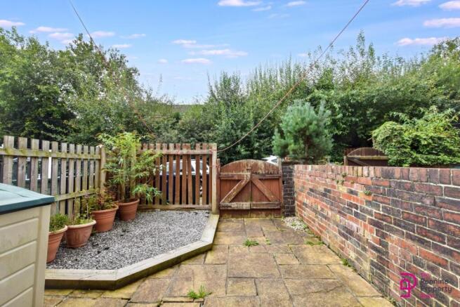 2 bed Terraced to rent Image 11