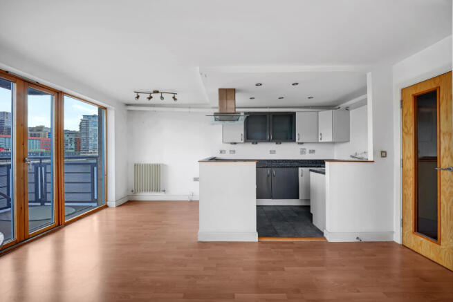 Hanover Avenue, E16 photo 4