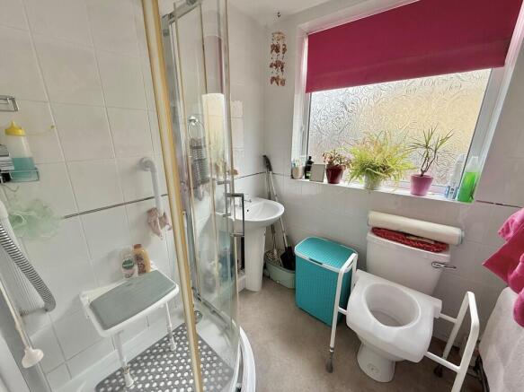 17 Hobbs Shower