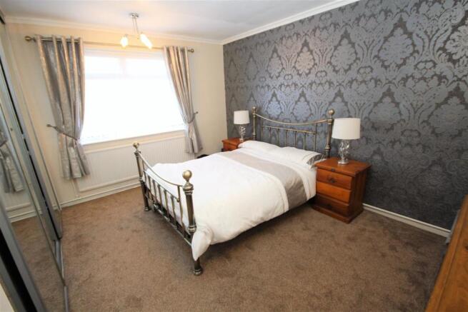 bedroom1.jpg