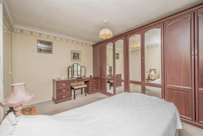 2 bed Flat for sale Image 6