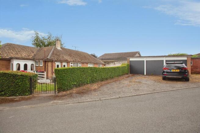 2 bed Detached Bungalow for sale Image 8