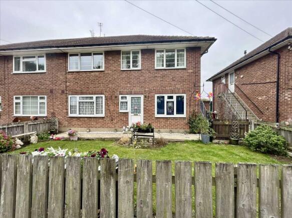 2-bed flat on Elizabeth Court, Brigg, £95,000