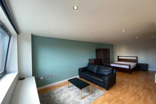 Studio to rent Image 8
