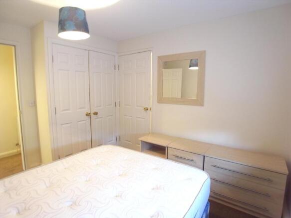 2 bed Flat to rent Image 11