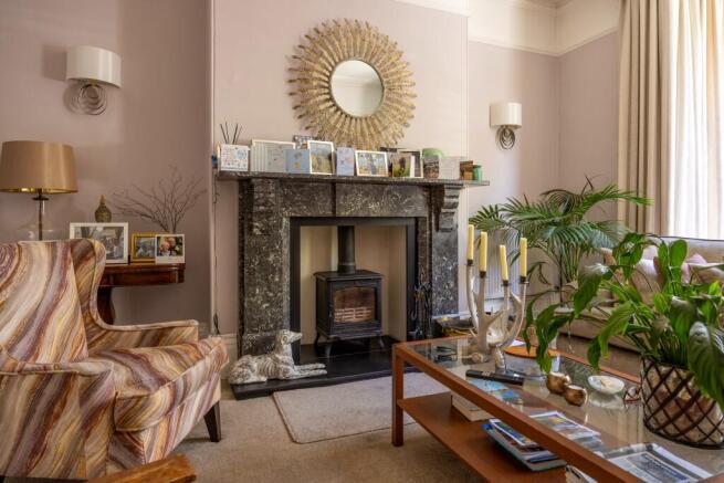 5 bed Town House for sale Image 4