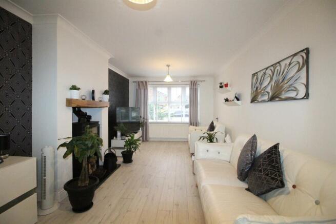 214 Low Grange Ave-Lounge4.JPG