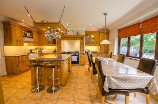 KITCHEN/BREAKFAST RO
