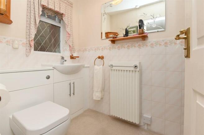 En-suite - sink and WC.jpg