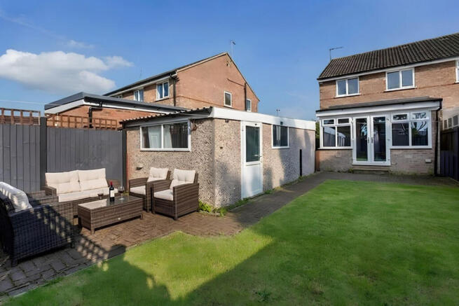 3 bed Semi-Detached for sale Image 9