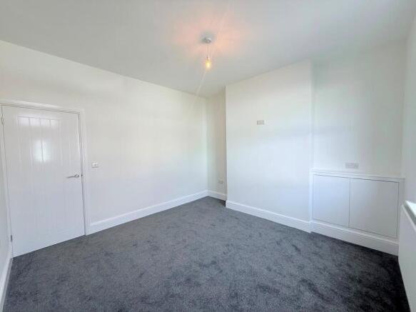 2 bed House to rent Image 4