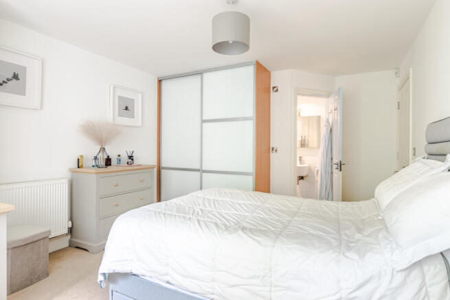 2 bed Apartment for sale Image 10
