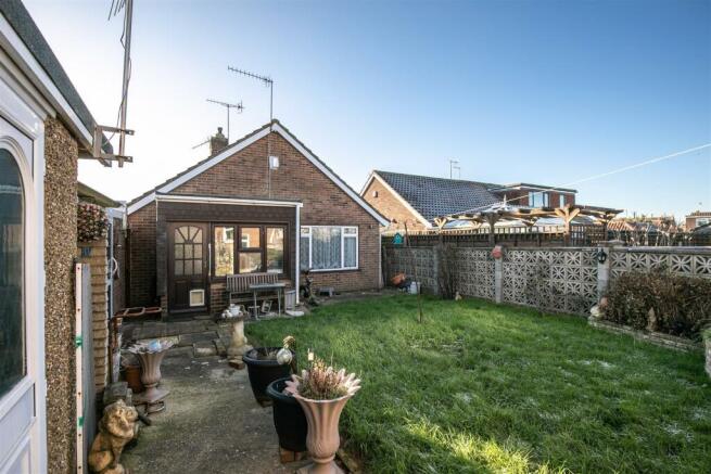 17 Arnside Close-7.jpg