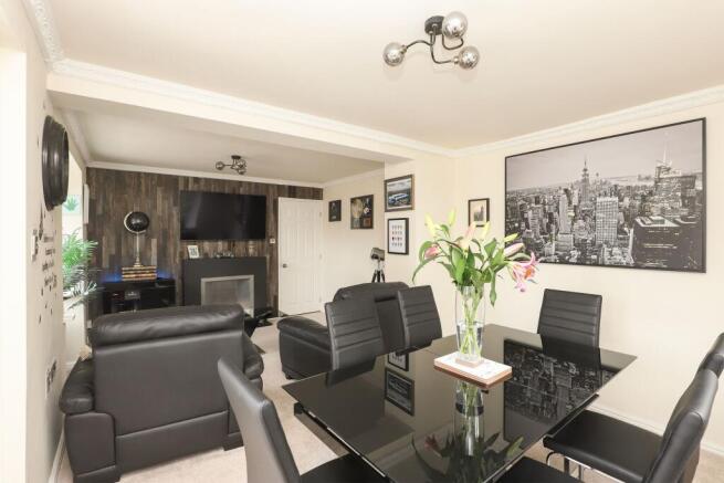 4 bed Detached for sale Image 12