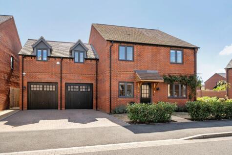 Haycock Gardens, Clifton, Shefford, SG17