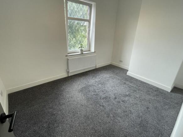 2 bed Terraced to rent Image 5