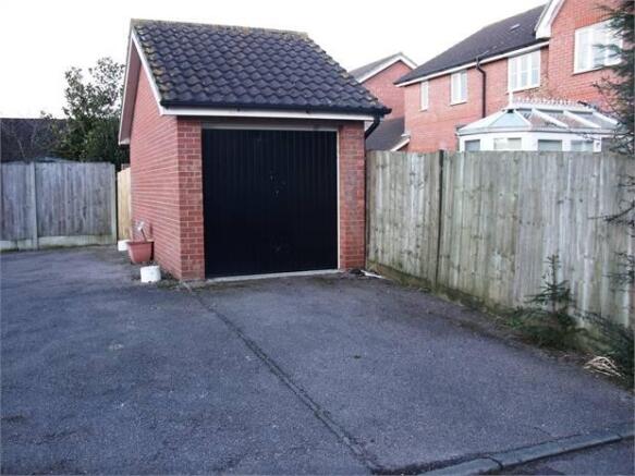 Detached garage